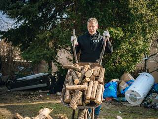 Választás 2026: Orbán Viktor és Magyar Péter is tűzifával kampányol