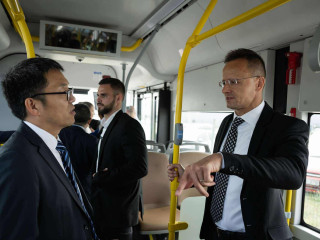 Szijjártó Péter a BYD komáromi gyárának alapkőletételén 2025 júniusában