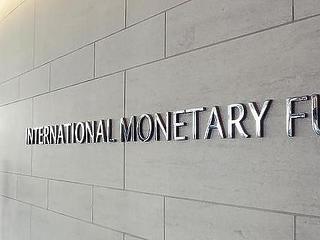Rontott a jövő évre vonatkozó globális növekedési előrejelzésén az IMF