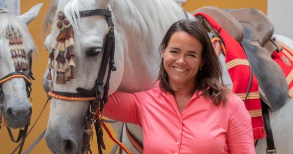 A lovak társaságában Novák Katalin arcára visszatért a mosoly