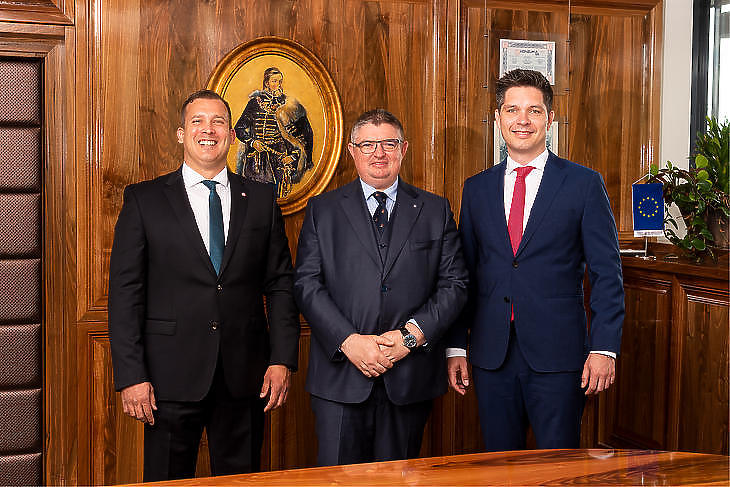 A Magyar Bankholdingot megalapító bankok vezetői: (balról) Lélfai Koppány (BB), Vida József (Takarékbank) és Balog Ádám (MKB)