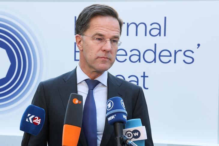 Mark Rutte Donald Trumphoz hasonlóan úgy látja, hogy fokozni kell a nyomást Oroszországon, hogy tárgyalóasztalhoz kényszerítsék Vlagyimir Putyint