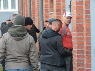 Az Orbán Viktor beszédét megzavaró férfit hamar kivezették