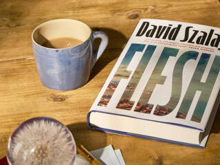 „Sötét alkotás, de öröm volt olvasni” – magyar regény nyerte a Booker-díjat