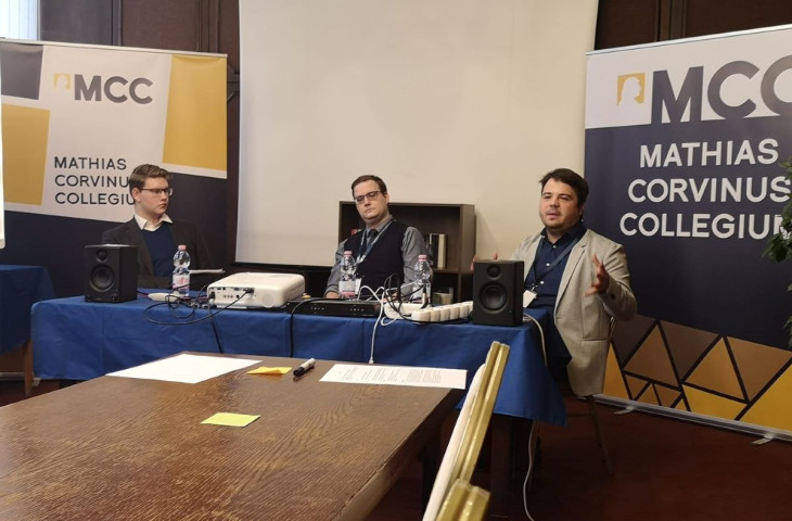 Nagy Károly (jobb szélen) a Mathias Corvinus Collegium (MCC) jogi iskolájának meghívására vett részt a jogászok akadémiáján Győrben 
