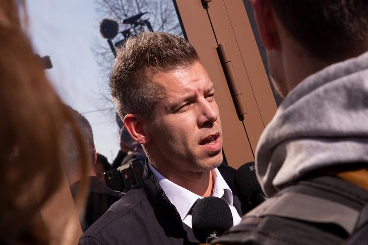 A közösségi médiában már tarol, de az még nem a politika.  