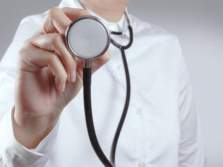 Felmondtak az orvosok, patthelyzet a kórházban – 40 ezer forintos órabérért keresik a munkaerőt