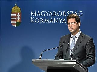 Csak jövőre kapják meg az idősek a beígért félhavi pluszpénzt