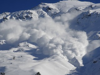 Mit tehetnek a síelők, ha lavinába kerülnek?