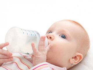 Figyelem: toxin van ebben a tápszerben, nem szabad odaadni a babáknak