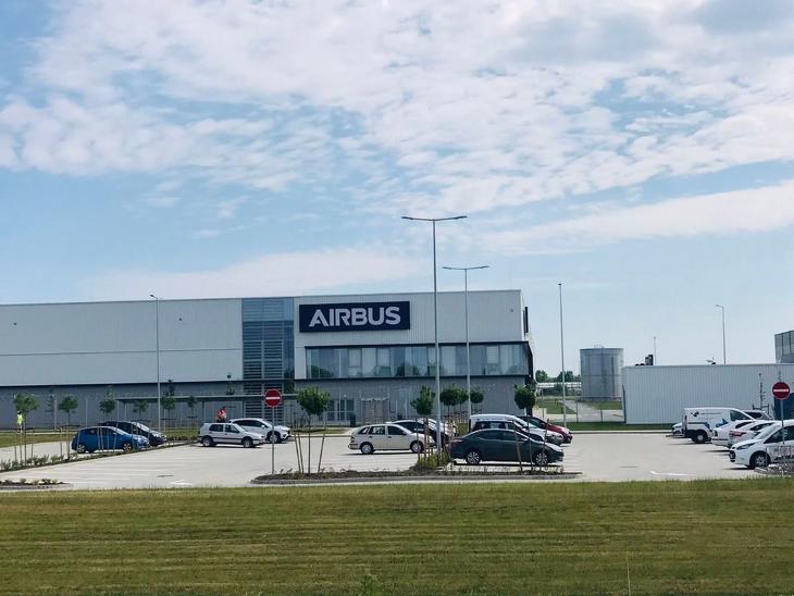 A júniusban átadott Airbus gyulai gyára is állami beruházás volt. Fotó: MTI