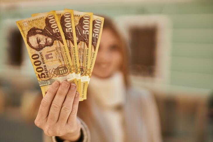 Továbbra is erős a forint 