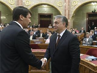 Letette az esküt Áder János