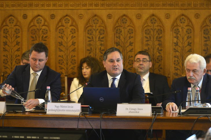 Nagy Márton gazdaságfejlesztési-miniszterjelölt beszél a meghallgatásán az Országgyűlés gazdasági bizottságának ülésén az Országházban 2022. május 18-án. Fotó: MTI/Kovács Attila