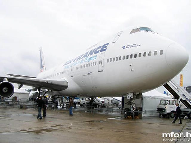 Az Air France Boeing 747-ese elölről....