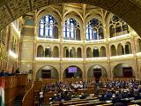 A gyermekvédelemről rendeznek ma vitát a parlamentben