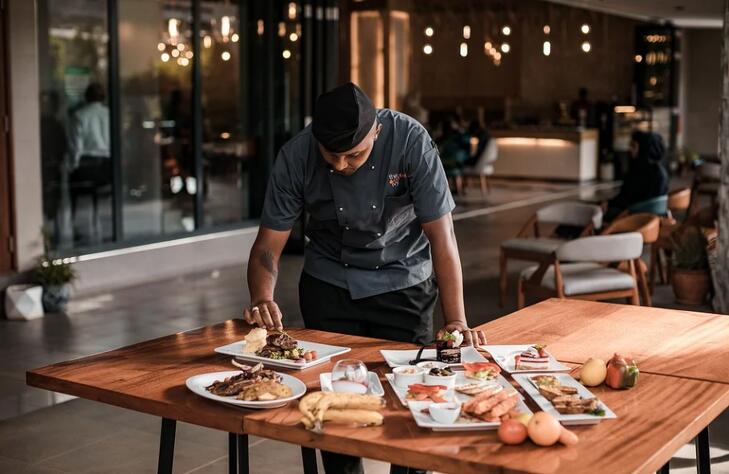 Gyakran kell több mint 12 órát dolgozni, és kevés a szabadnap