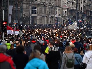 A szellemi szabadságért tüntetnek Budapest belvárosában