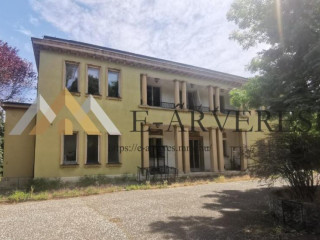 Eladó az egykori köztásasági elnöki palota, még az Ötöslottó főnyereménye sem elég hozzá