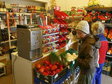 Nagyot bukhatnak az élelmiszerárak befagyasztásán a legkisebb boltok