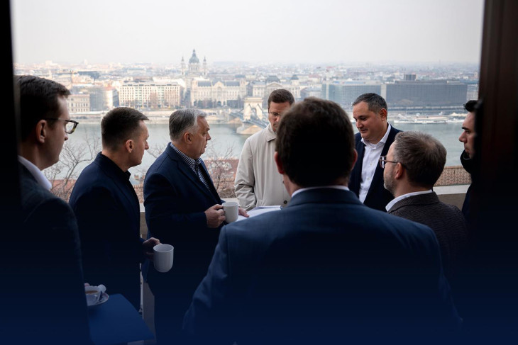 Kormányülés-beharangozó hangulatkép Orbán Viktor oldaláról