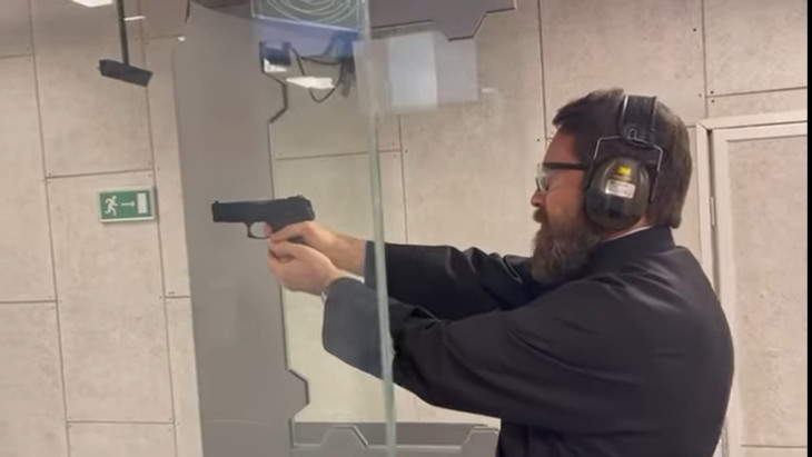 Grigorij Alfejev, azaz Hilarion metropolita lőtéri gyakorlás közben