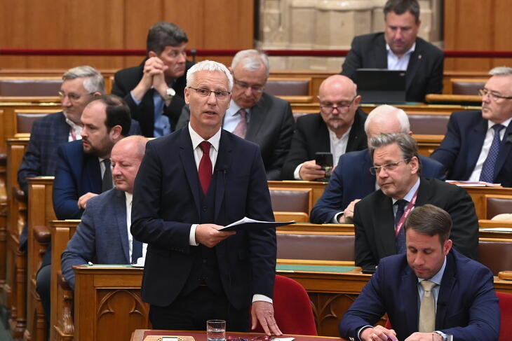 Soltész Miklós szerint csaknem 1,5 millió menekültet fogadtunk eddig (nagy többségük feltehetően tovább ment más országokba)   
