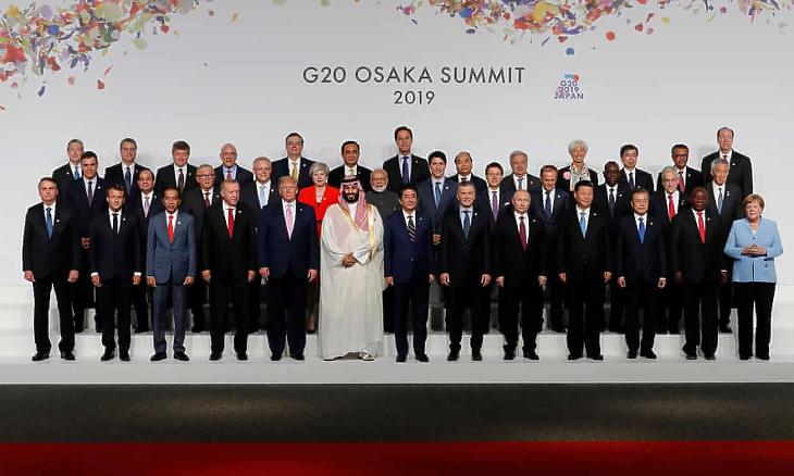 Az Oszakában megrendezett G20 gazdasági csúcs résztvevői. (Fotó: Kim Kyung-Hoon/Reuters)