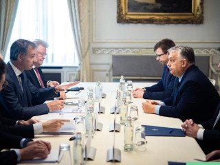 Orbán Viktor soros elnökként tárgyal