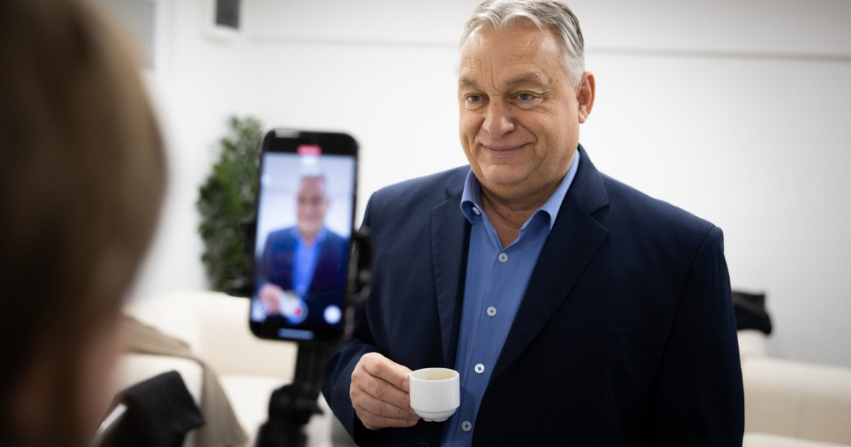 Orbán Viktor  Mohácson a Digitális Polgári Körök háborúellenesnek nevezett gyűlésén