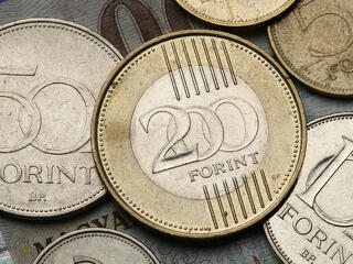 Nézze! Így vág neki a forint a hosszú hétvégének