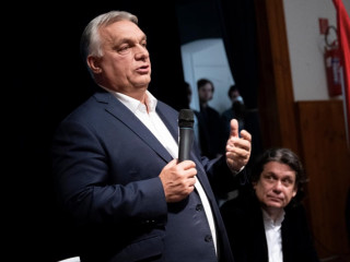 Orbán Viktor magyaráz