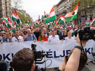 Magyar Péter köszöni a tüntetőknek, és továbbra is számít rájuk!