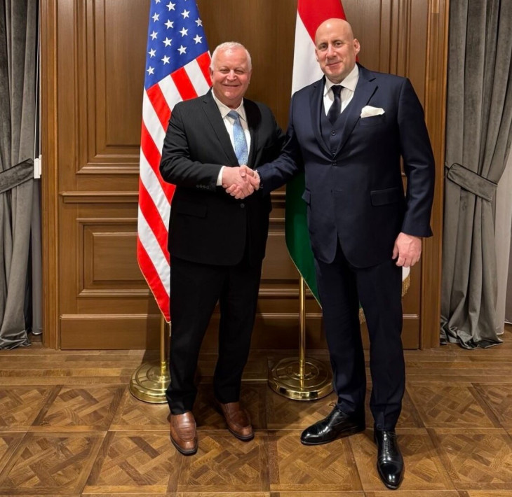 Kam Ghaffarian, Axiom Space, Inc. alapítója és Jászai Gellért, a 4iG Nyrt. elnöke Washingtonban 