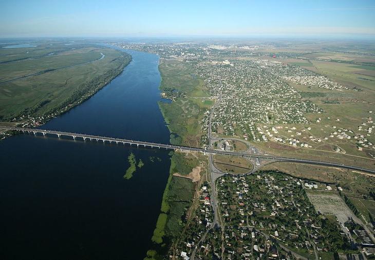 A stratégiai fontosságú antonivkai híd Herszonnál (Fotó: Wikipedia)