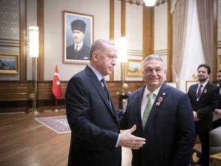Svéd NATO-csatlakozás: megforgatta Orbán Viktorékat nagy török barátjuk?
