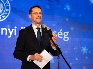 Másfél év után végre csökkenhet az alapkamat Magyarországon is