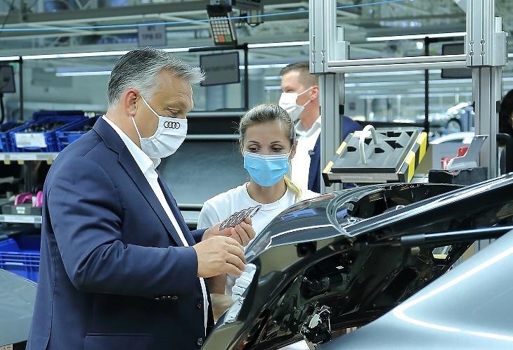 Orbán Viktor az Audi győri gyárában (Forrás: Audi Hungária Zrt.)