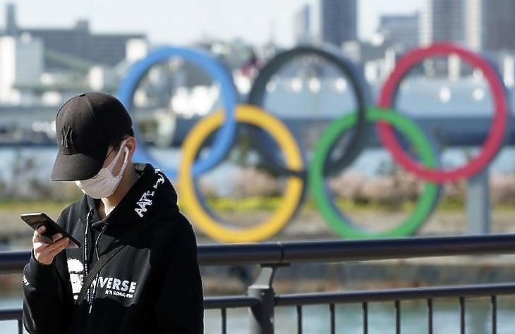 Nagy az izgalom az olimpia miatt (Fotó: MTI/AP Eugene Hoshiko)