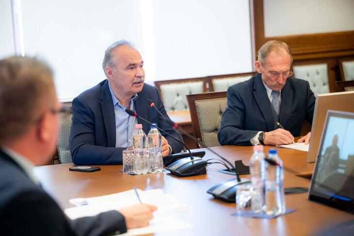 Nagy István agrár-, és Pintér Sándor belügyminiszter a járványügyi Operatív Törzs ülésén 2025. április 5-én
