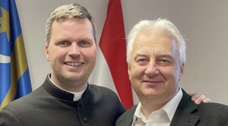 Semjén Zsolt egy korábbi fotón az egyik érintettel, Bese Gergővel
