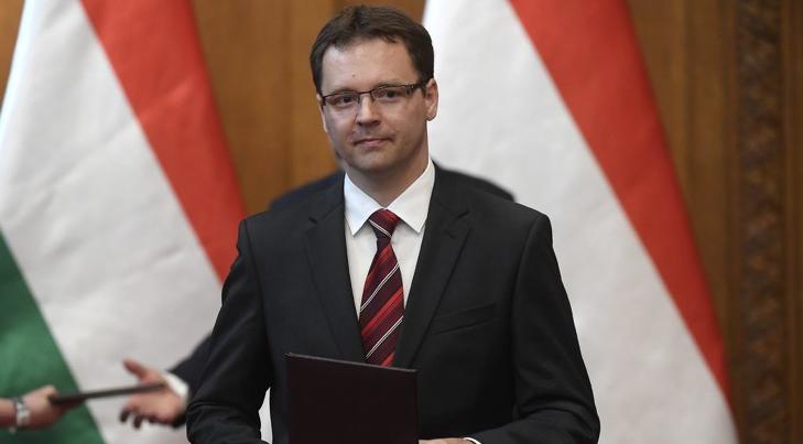 Izer Norbert adóügyi államtitkár a 2022. október eleji euróárfolyamra hivatkozott. Fotó: MTI / Kovács Tamás
