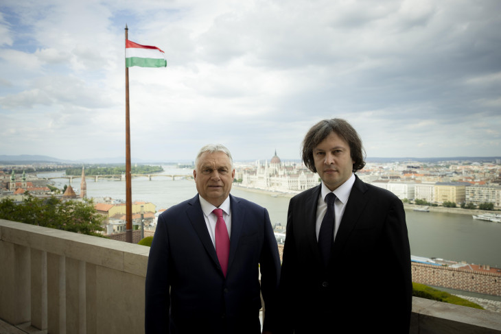 Orbán Viktor fogadja Irakli Kobakhidzét a Karmelita kolostorban 2025. május 28-án