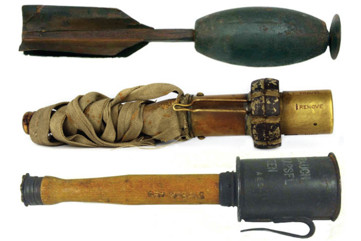 Modern kézigránátok fejlődéstörténete: felül egy 1861-ban szabadalmaztatott amerikai Ketchum-bomba, középen egy korai első világháborús brit gránát, alul a jellegzetes német krumplinyomó, amelyet az első és a második világháborúban is használtak