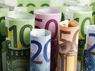 Most szaladjon váltani, akinek euró vagy dollár kéne?