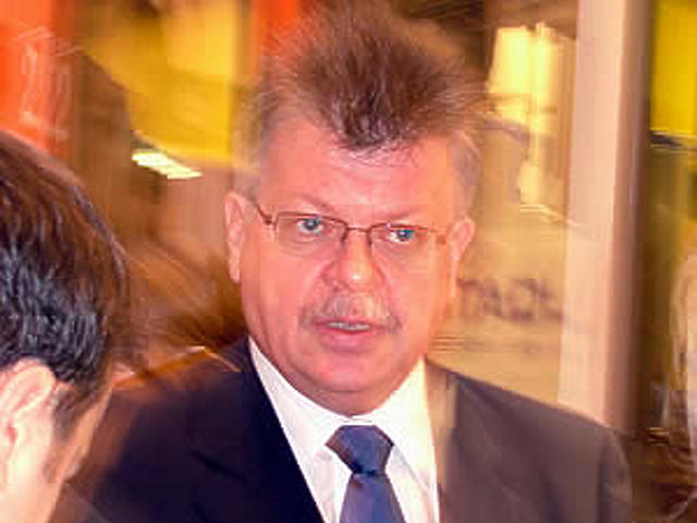 Peter Jenelten, vezérigazgató-helyettes