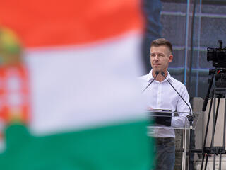 Magyar Péter sokkoló képekkel üzent Orbán Viktornak