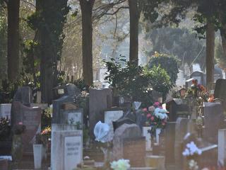 A temetéseket is elérte a brutális áremelkedés - a hamvasztás drágulhat leginkább