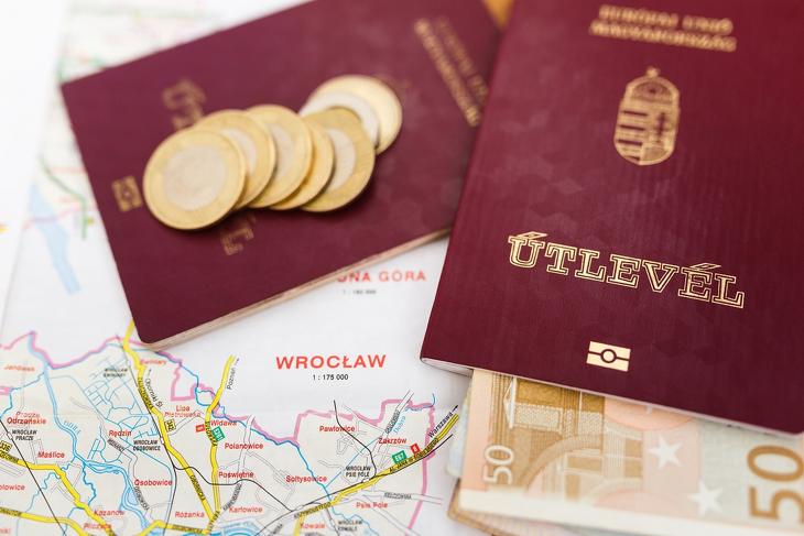 A korábban kiadott útlevelek jogosságát nem vizsgálják felül a magyar hatóságok. Fotó: Depositphotos