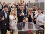 Orbán Viktor ünnepli a lengyel elnökválasztás eredményét – megint fordul a kocka?